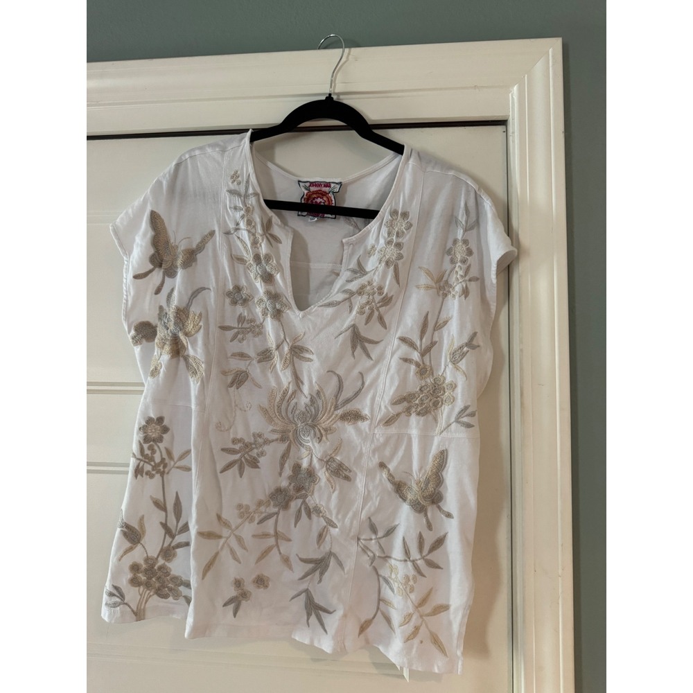 Johnny Was Tee Top Medium White Embroidered Butterfly Floral Short Sleeve